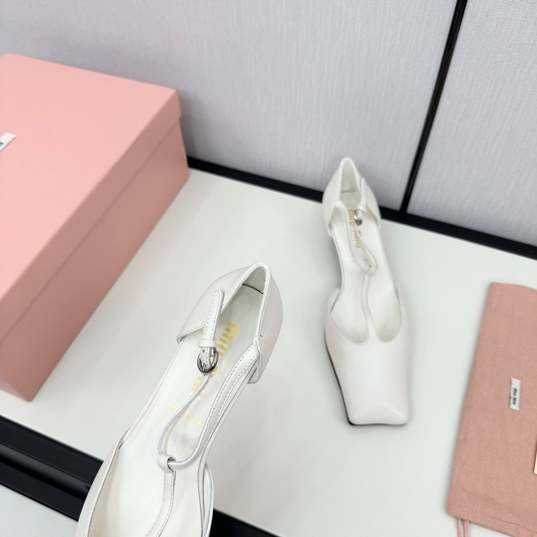 BALLET SANDAL WHITE LAMBSKIN WITH T-STRAP - 35
