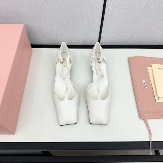 BALLET SANDAL WHITE LAMBSKIN WITH T-STRAP - 35