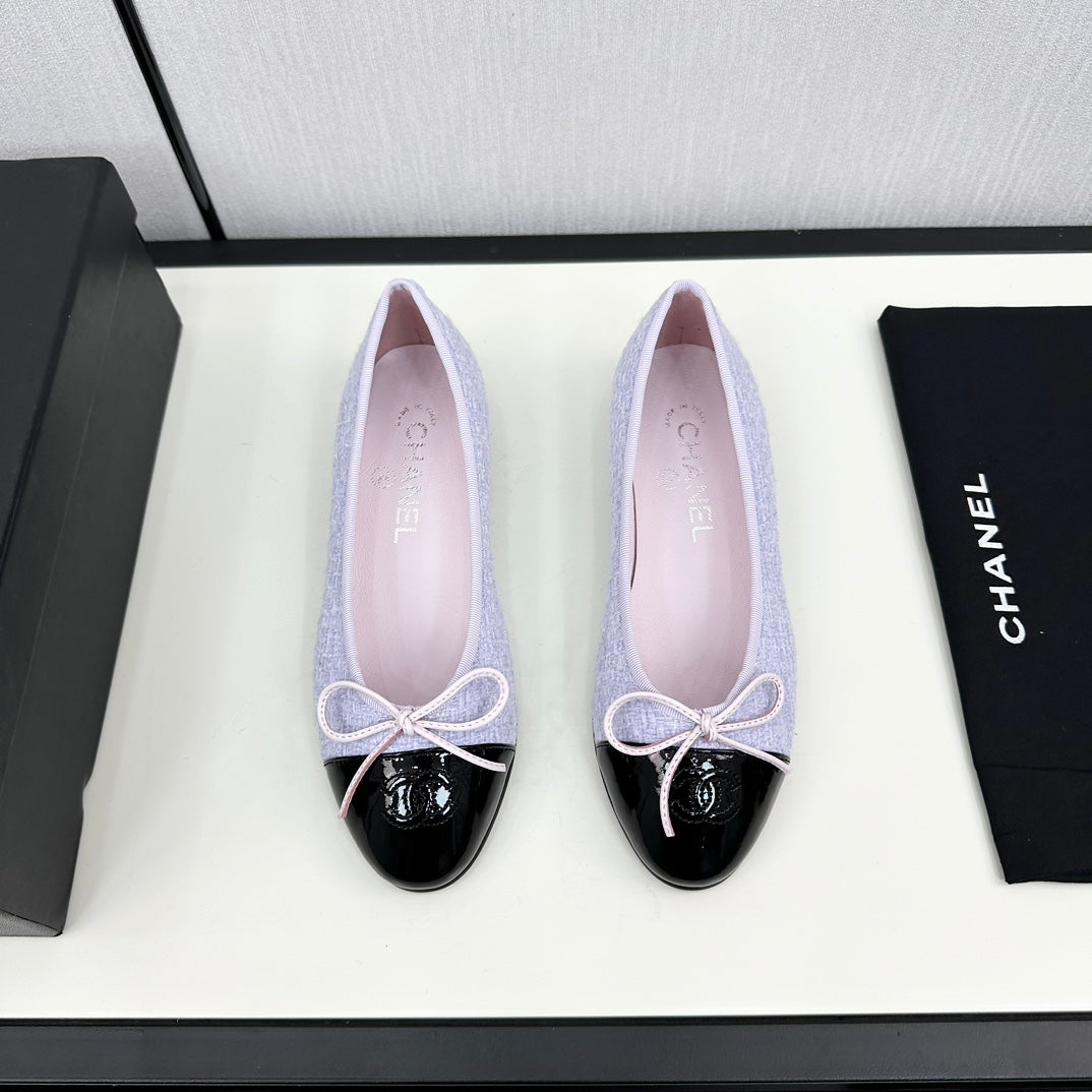 BALLET FLATS IN POWDER BLUE TWEED AND BLACK CALFSKIN - 34