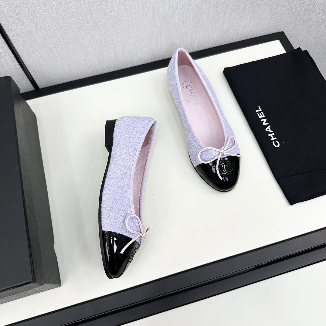 BALLET FLATS IN POWDER BLUE TWEED AND BLACK CALFSKIN - 34