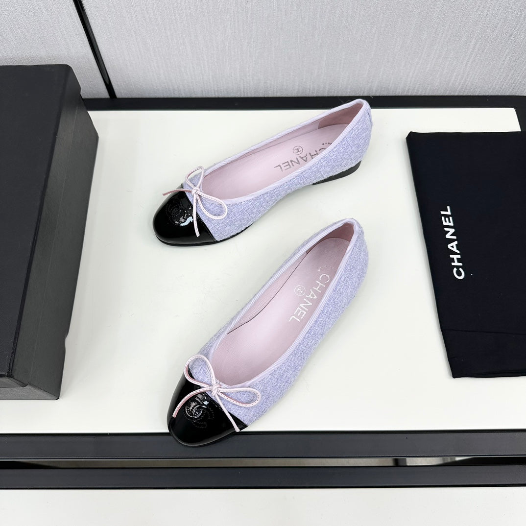 BALLET FLATS IN POWDER BLUE TWEED AND BLACK CALFSKIN - 34