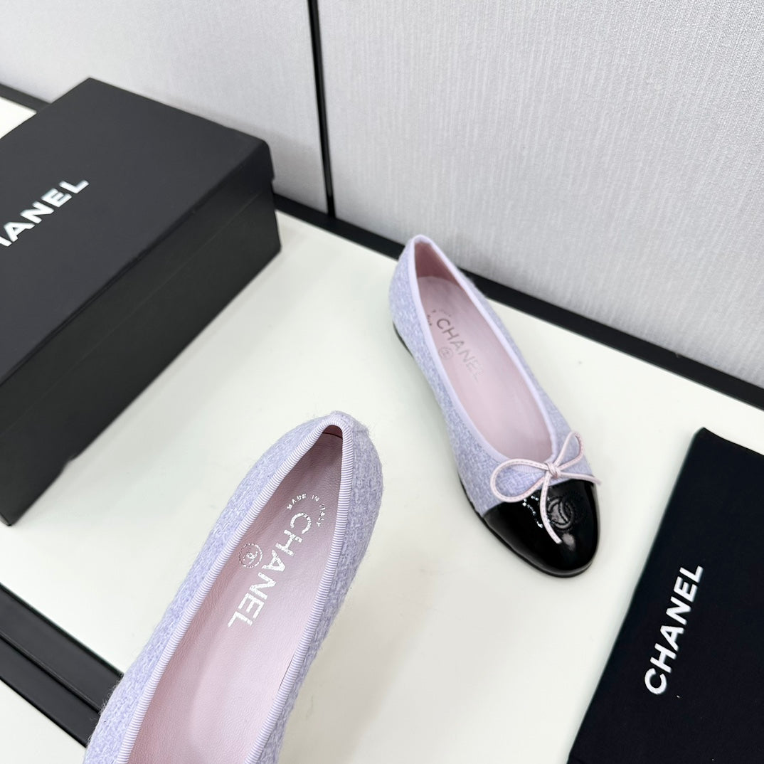 BALLET FLATS IN POWDER BLUE TWEED AND BLACK CALFSKIN - 34
