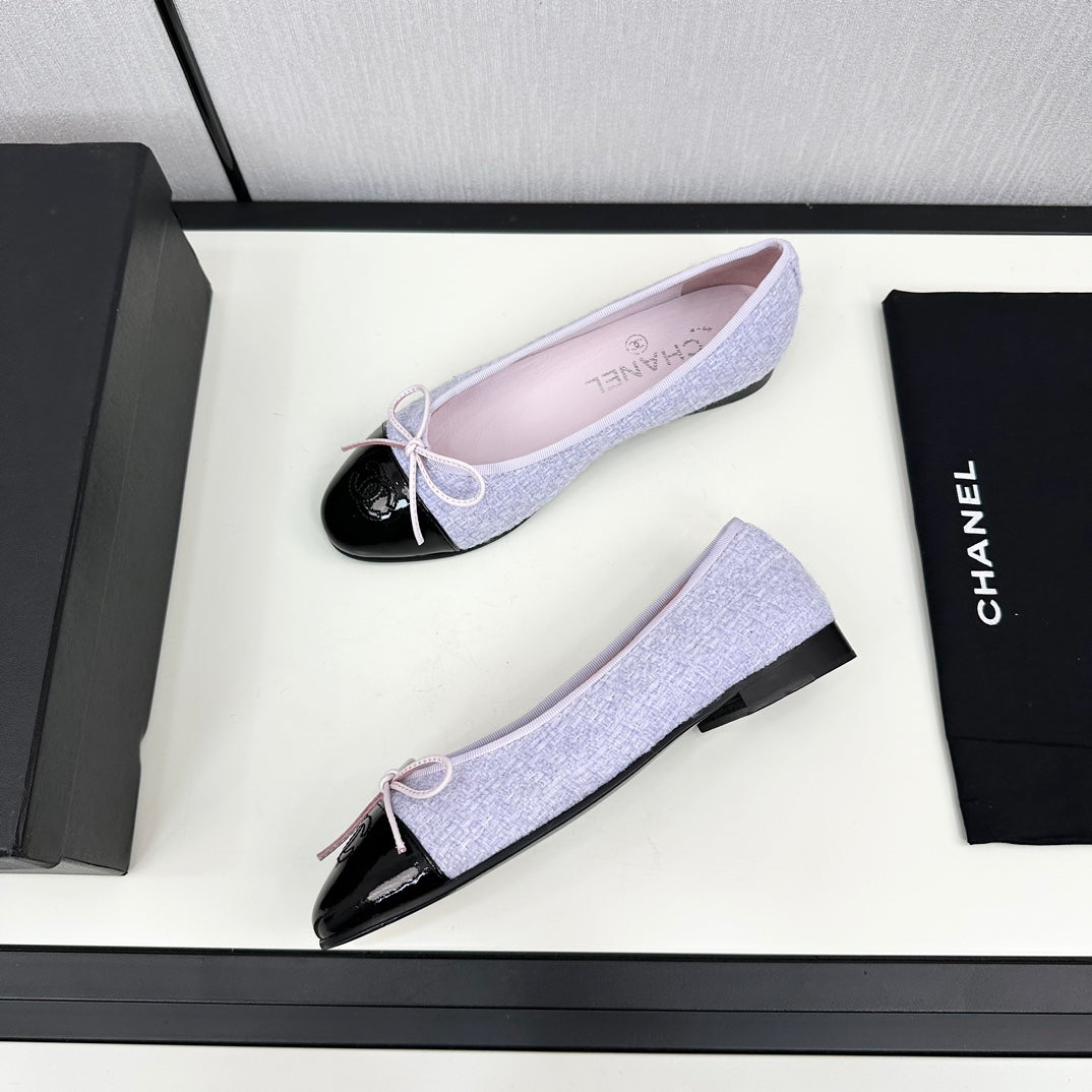 BALLET FLATS IN POWDER BLUE TWEED AND BLACK CALFSKIN - 34