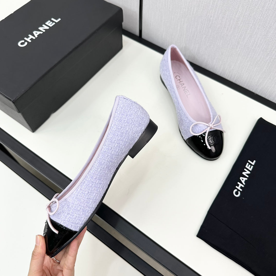 BALLET FLATS IN POWDER BLUE TWEED AND BLACK CALFSKIN - 34