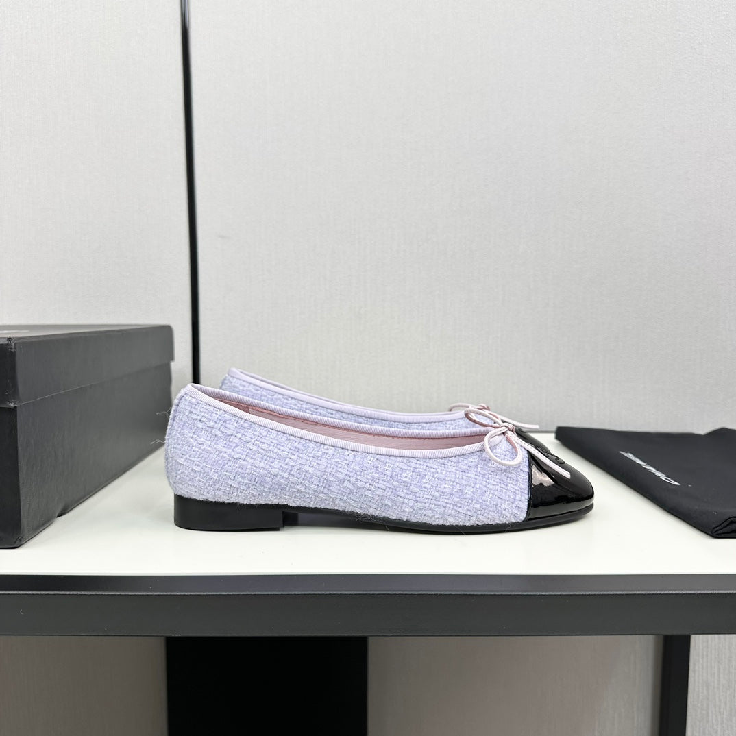 BALLET FLATS IN POWDER BLUE TWEED AND BLACK CALFSKIN - 34