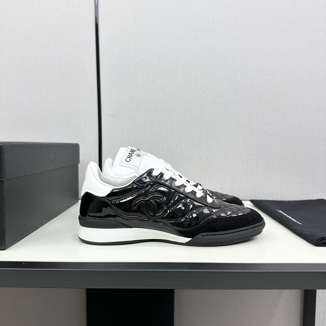 SPORTS SHOES IN GLOSSY BLACK CALFSKIN - 35