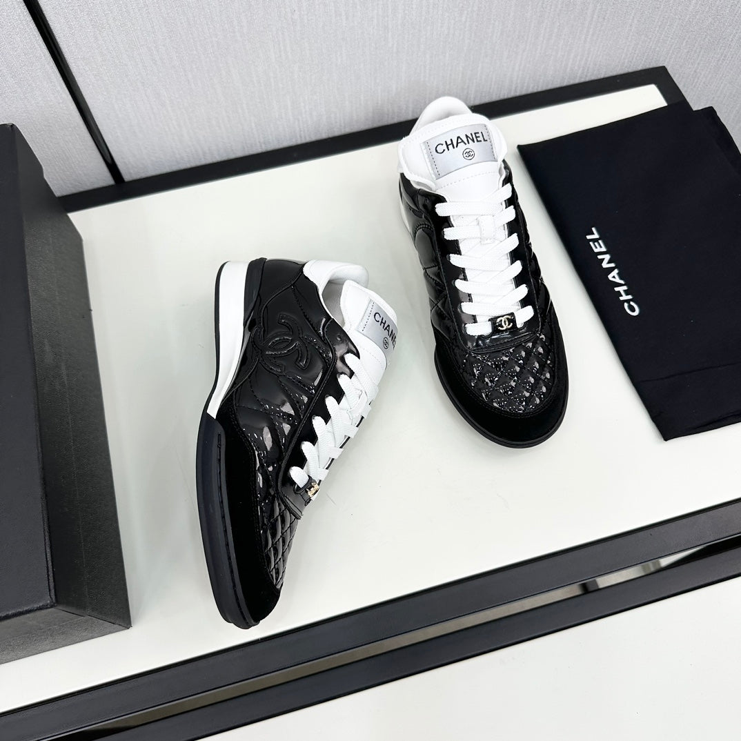 SPORTS SHOES IN GLOSSY BLACK CALFSKIN - 35
