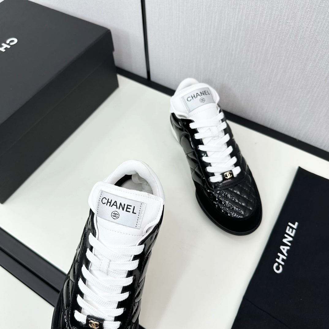 SPORTS SHOES IN GLOSSY BLACK CALFSKIN - 35