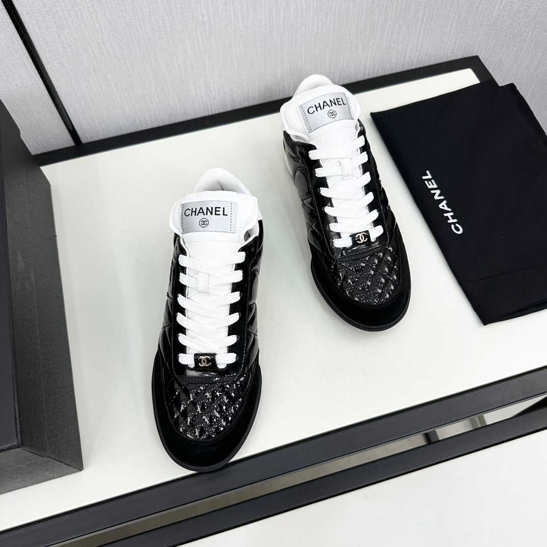 SPORTS SHOES IN GLOSSY BLACK CALFSKIN - 35