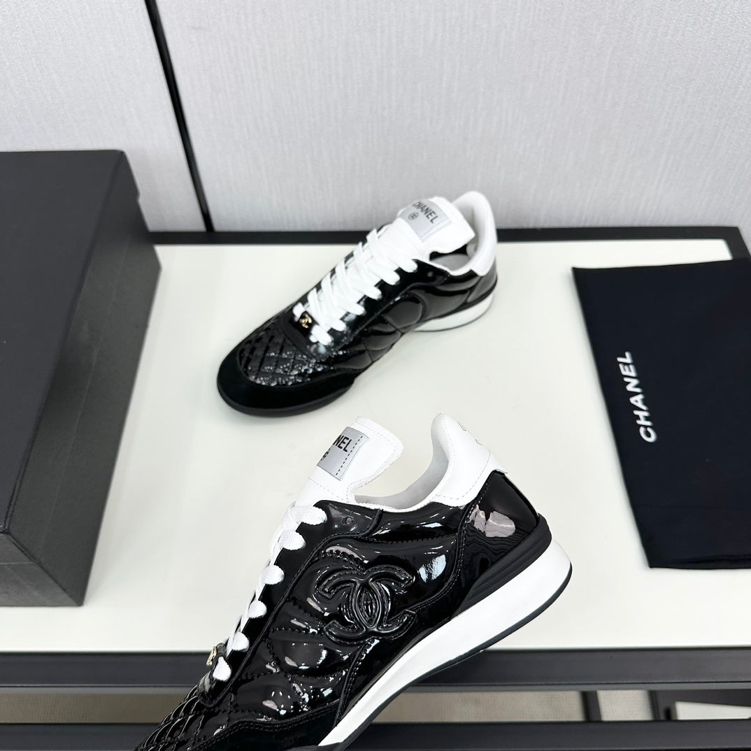 SPORTS SHOES IN GLOSSY BLACK CALFSKIN - 35