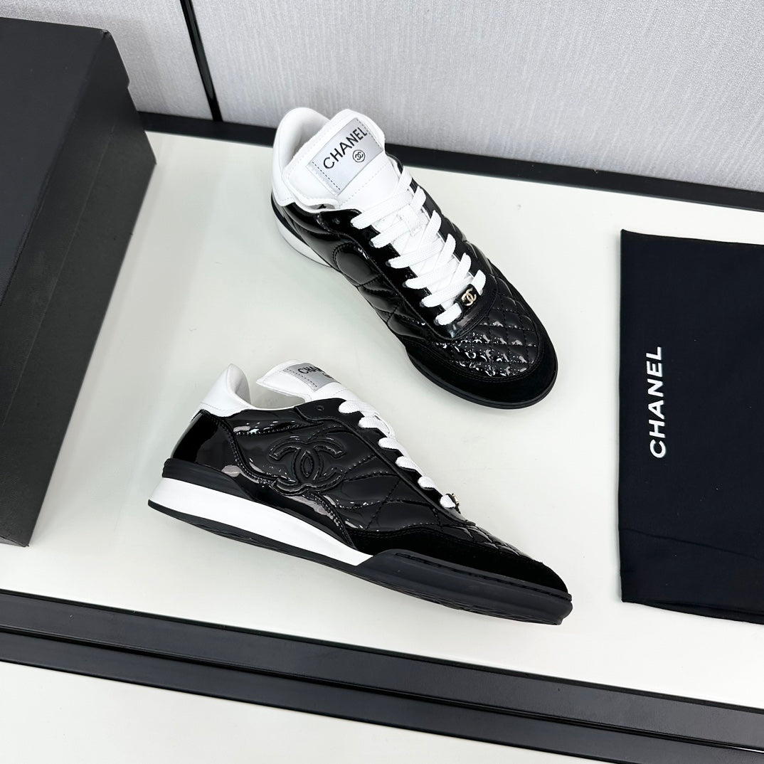 SPORTS SHOES IN GLOSSY BLACK CALFSKIN - 35