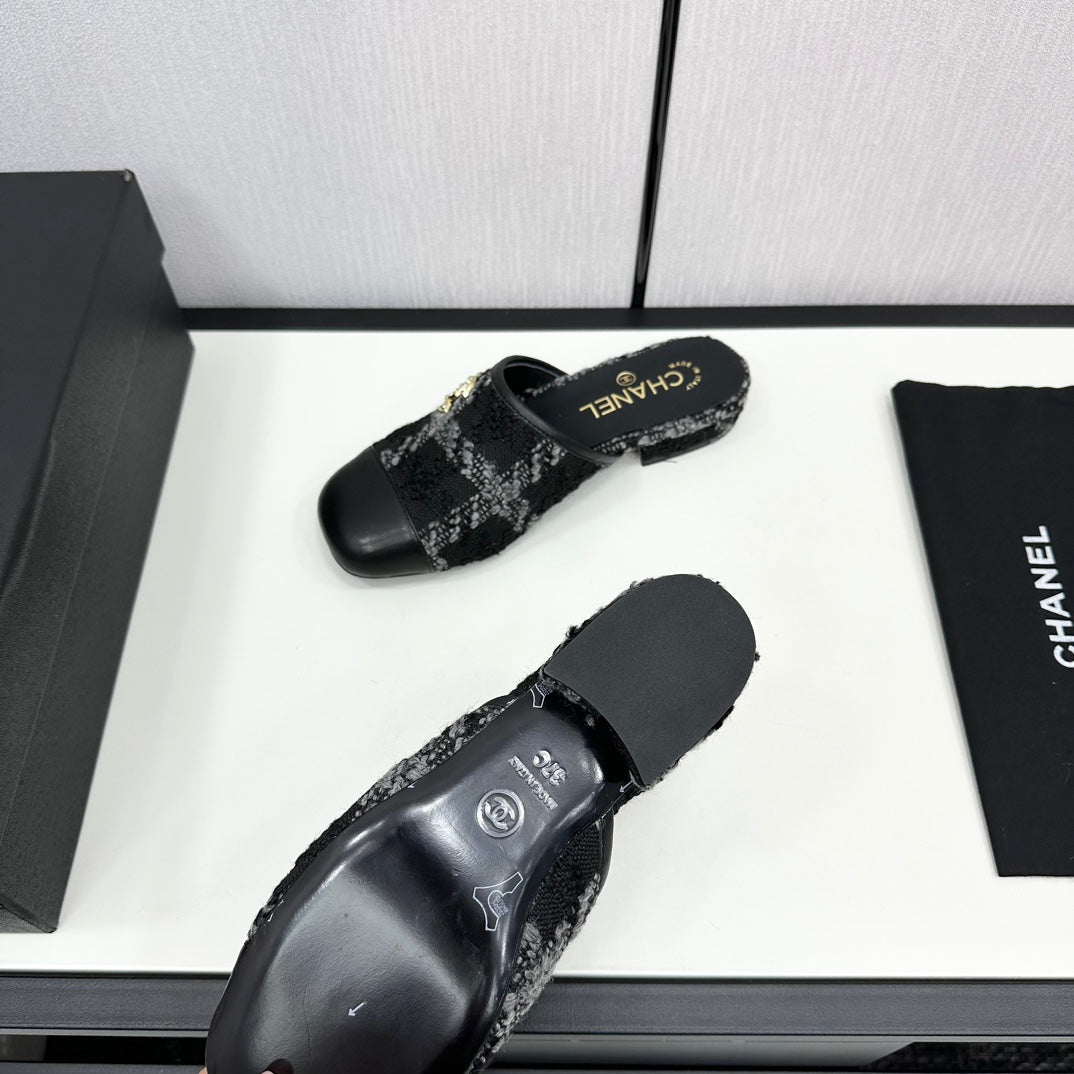 CC FLAT MULE IN BLACK WOOL TWEED AND CALFSKIN GOLD HARDWARE - 35