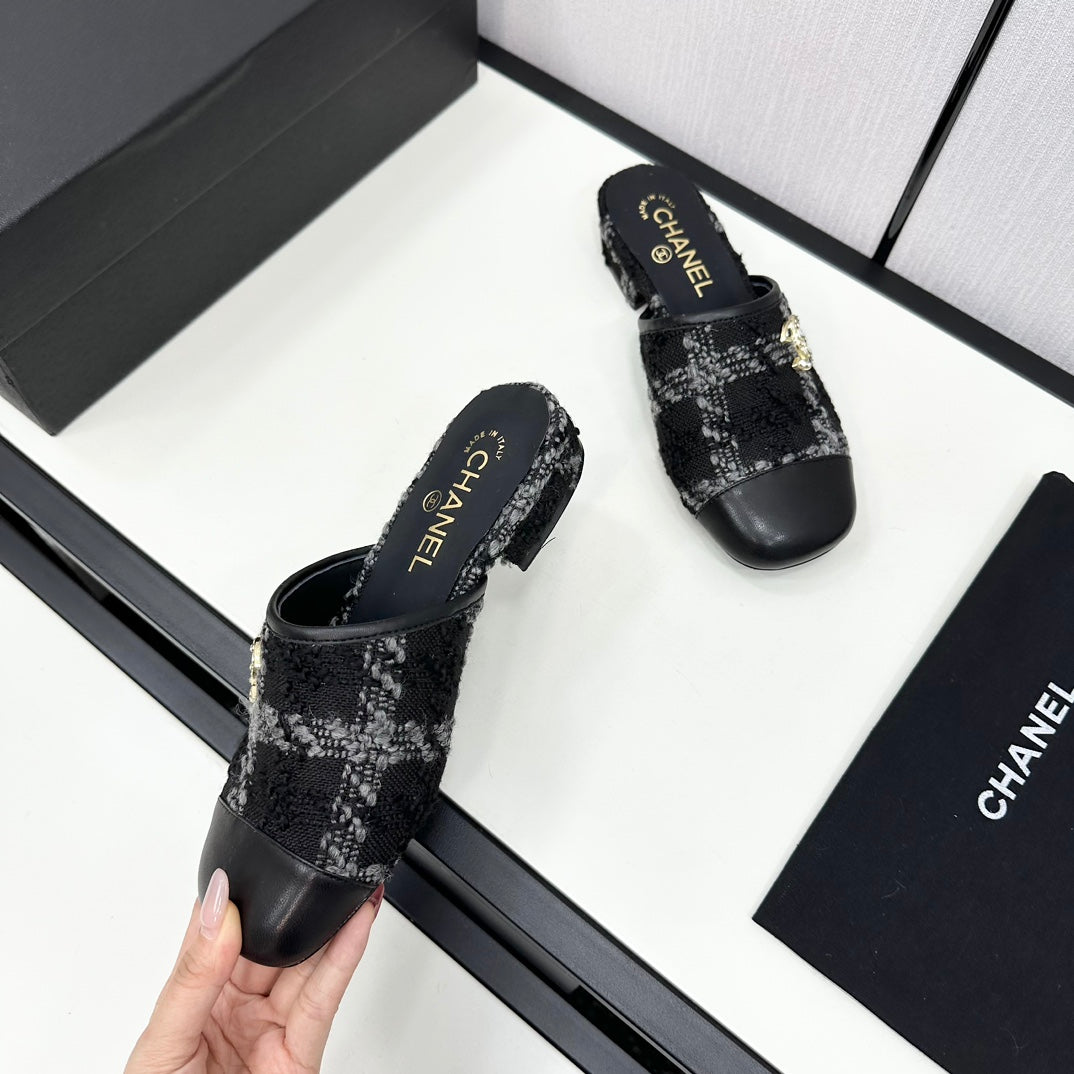 CC FLAT MULE IN BLACK WOOL TWEED AND CALFSKIN GOLD HARDWARE - 35
