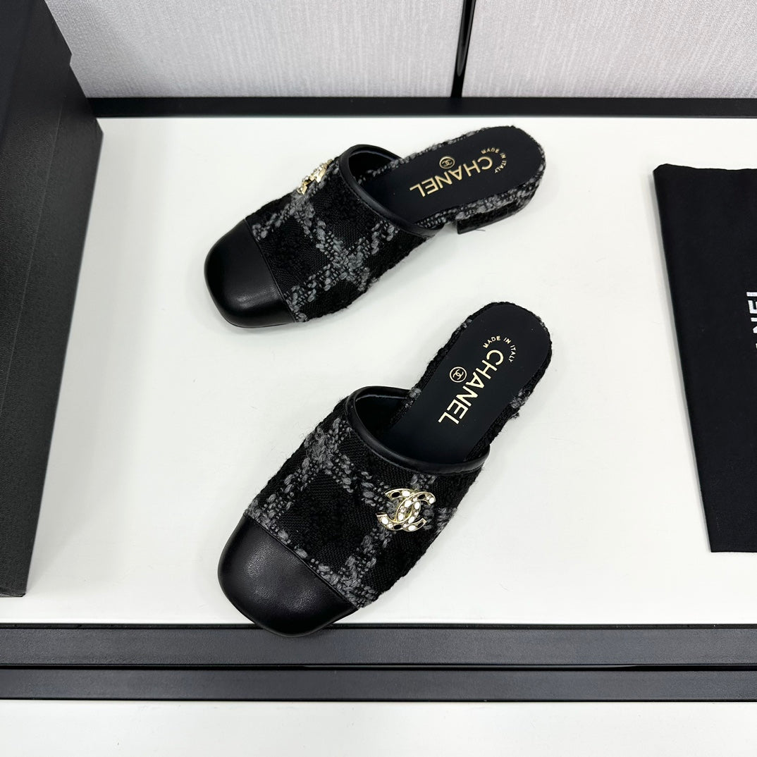 CC FLAT MULE IN BLACK WOOL TWEED AND CALFSKIN GOLD HARDWARE - 35