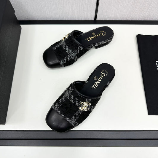 CC FLAT MULE IN BLACK WOOL TWEED AND CALFSKIN GOLD HARDWARE - 35