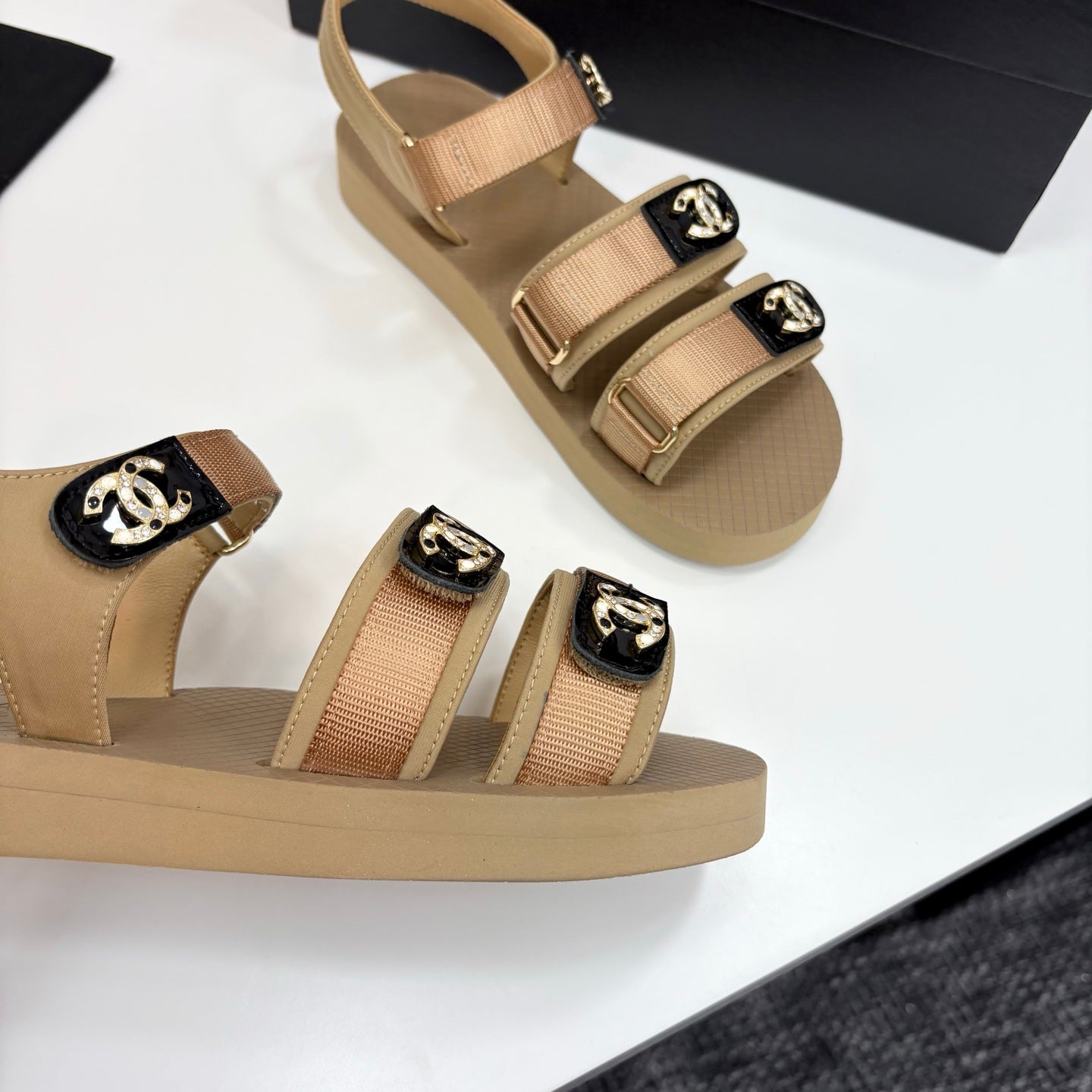 CC SANDAL 25S IN BEIGE FABRIC WITH BLACK HARDWARE - 35