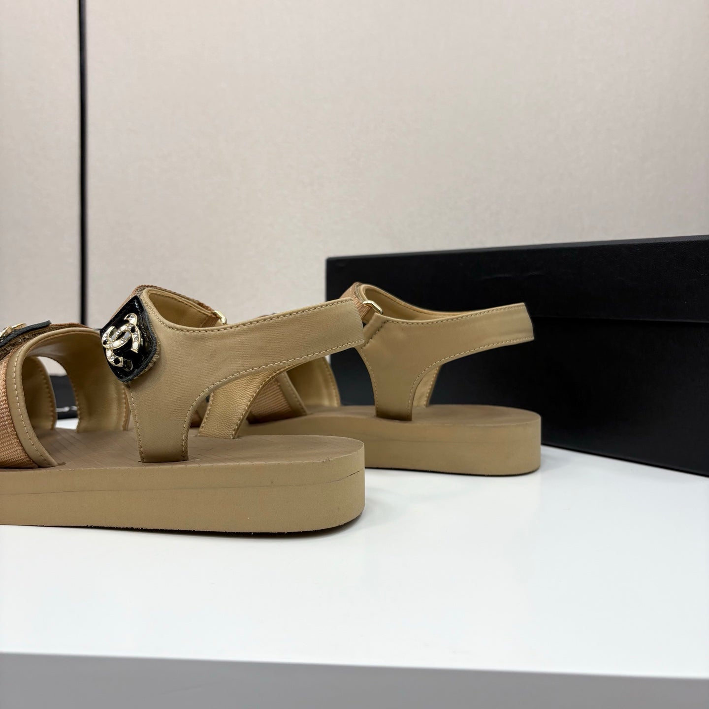 CC SANDAL 25S IN BEIGE FABRIC WITH BLACK HARDWARE - 35