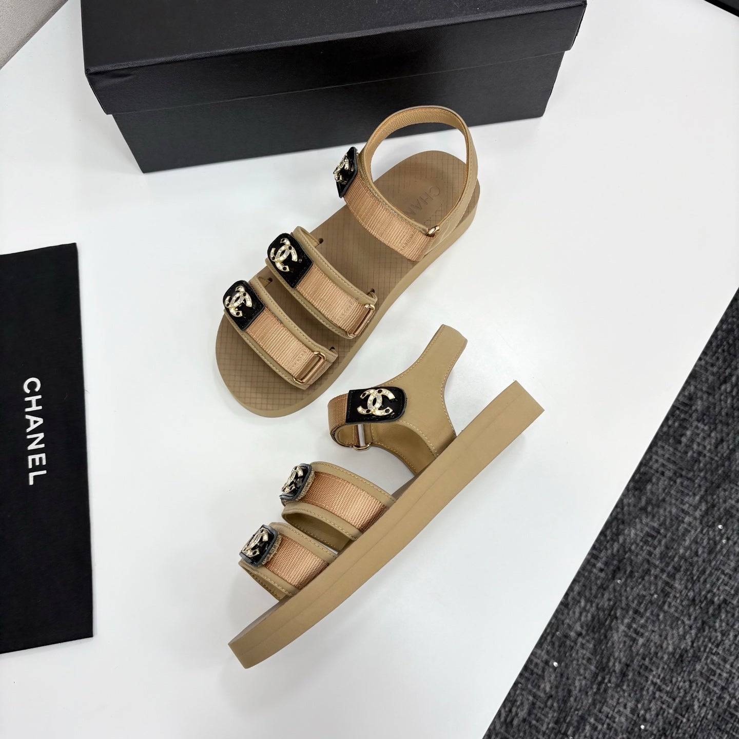 CC SANDAL 25S IN BEIGE FABRIC WITH BLACK HARDWARE - 35