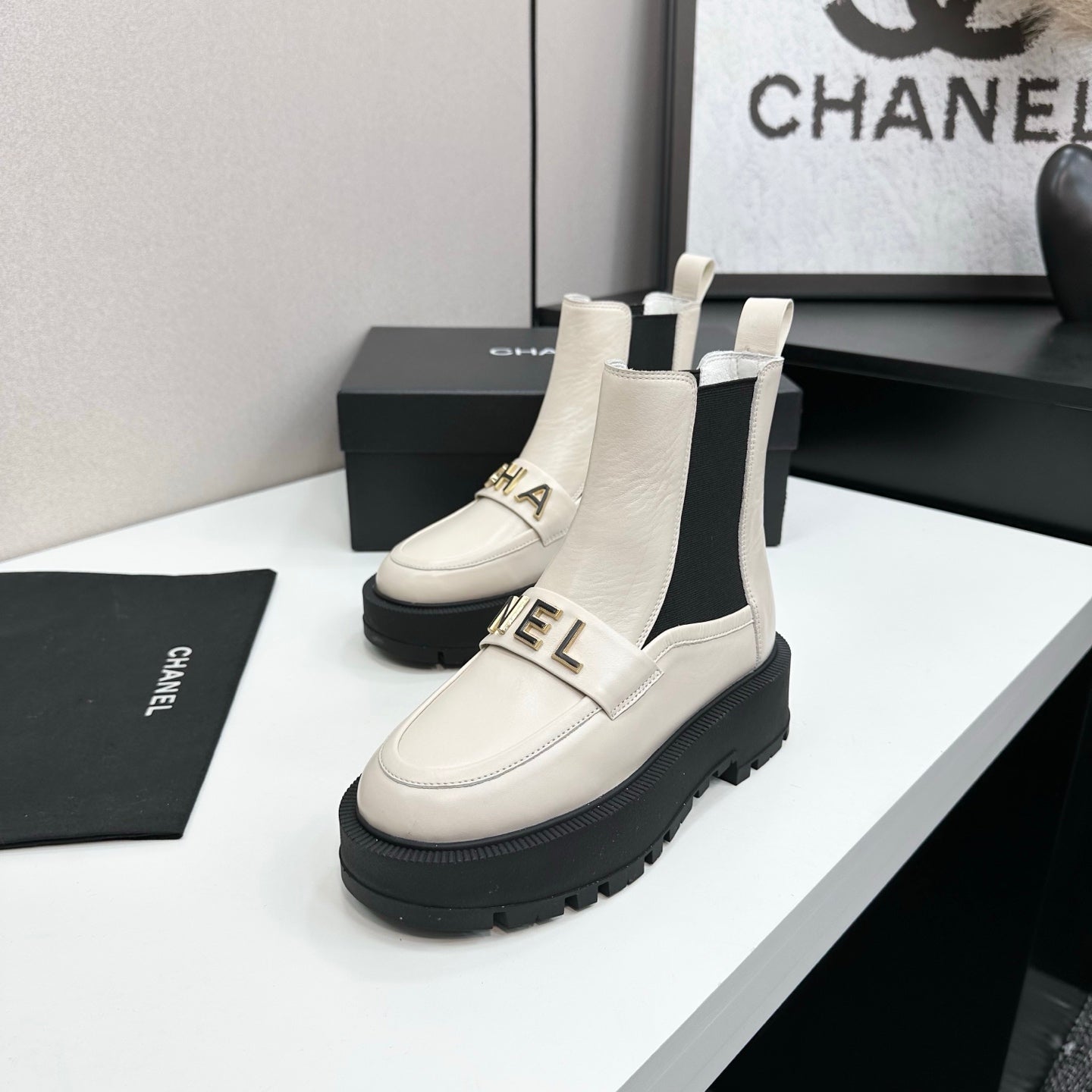 CHANEL 25S SHORT BOOTS IN WHITE CALFSKIN AND CANVAS - 35