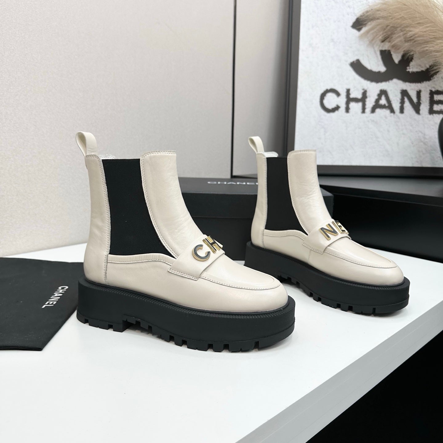 CHANEL 25S SHORT BOOTS IN WHITE CALFSKIN AND CANVAS - 35