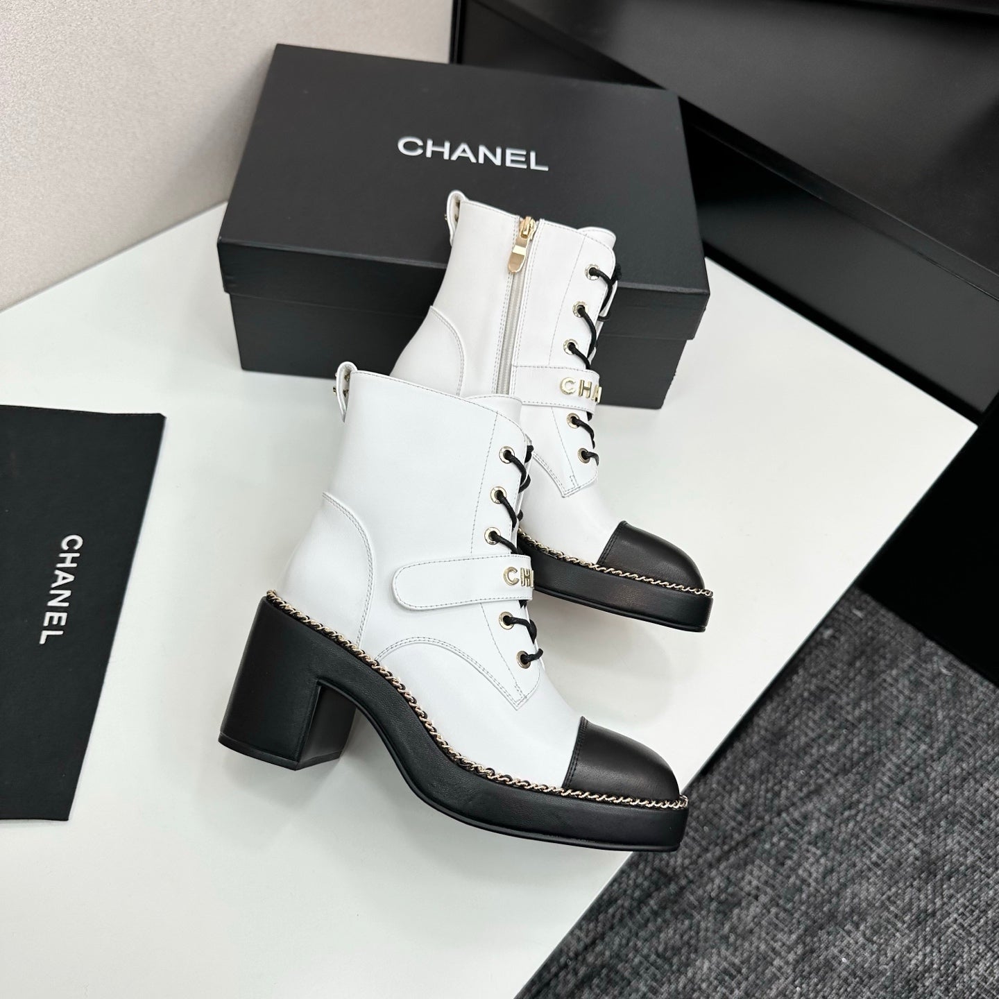 CHANEL 25S LACE-UP HEELED ANKLE BOOTS IN WHITE CALFSKIN - 35
