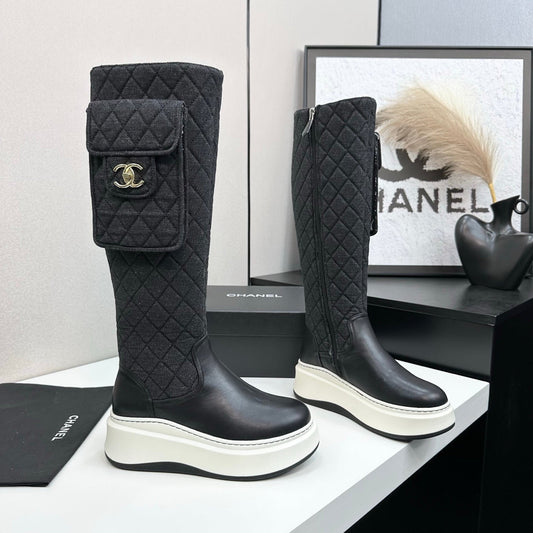 CHANEL 25S КЛИНОВІ ЧОБОТИ ВИСОКІ ДО КОЛІН З ЧОРНОЇ ТЕЛЯЧОЇ ШКІРИ СРІБНА ФУРНІТУРА
