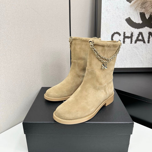CHANEL 25S КОРОТКІ ЧОБОТИ ЗІ СВІТЛО-ЗОЛОТОЇ ЗАМШІ СРІБНА ФУРНІТУРА