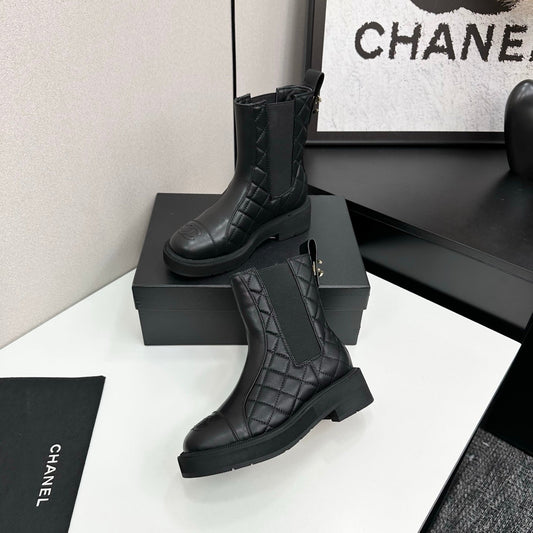 CHANEL 25S ЧЕРЕВИКИ ЧЕЛСІ З ЕЛАСТИЧНОЇ ТЕЛЯЧОЇ ШКІРИ ЧОРНОГО КОЛЬОРУ - 35