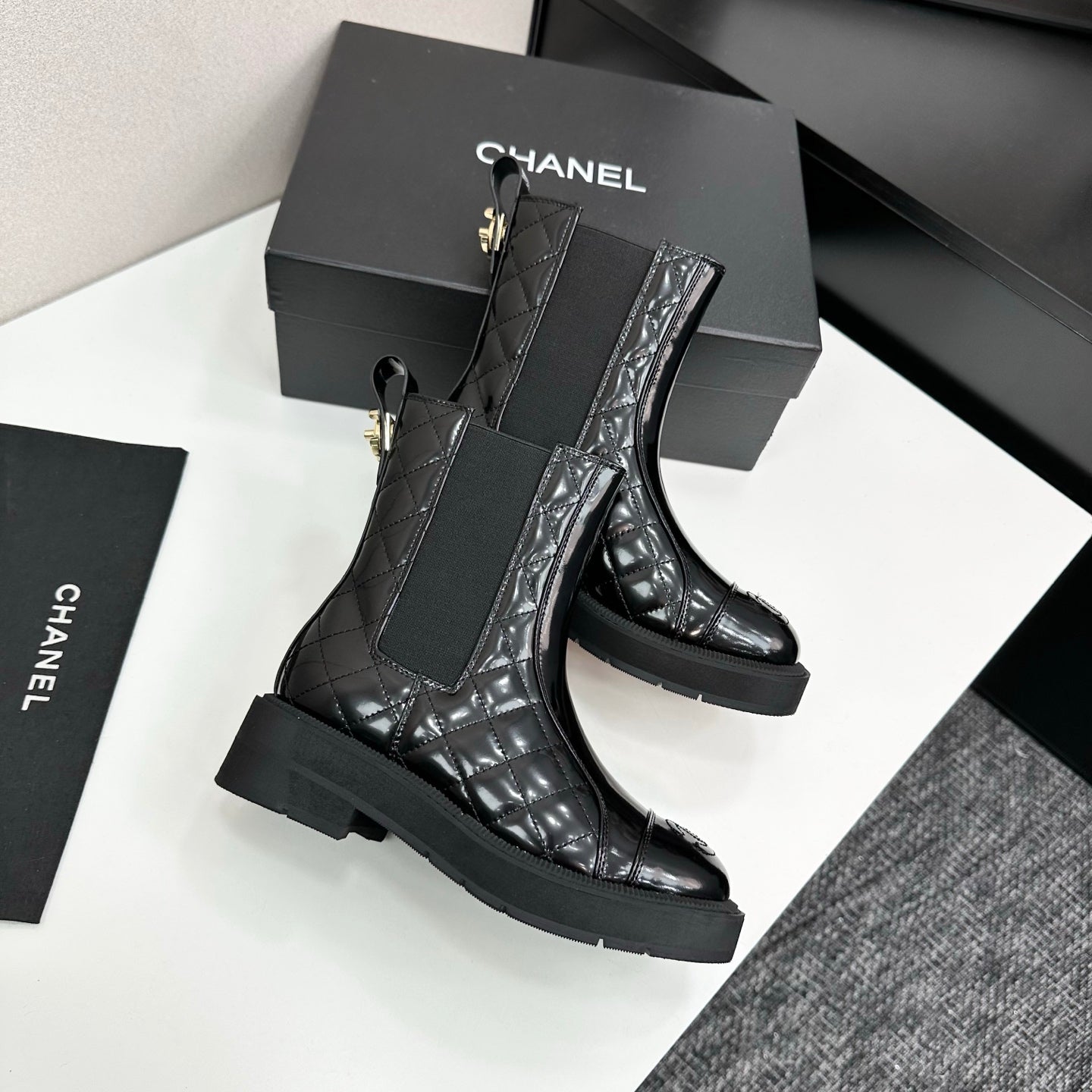 CHANEL 25S ELASTIC CHELSEA BOOTS IN BLACK GLOSSY CALFSKIN - 35