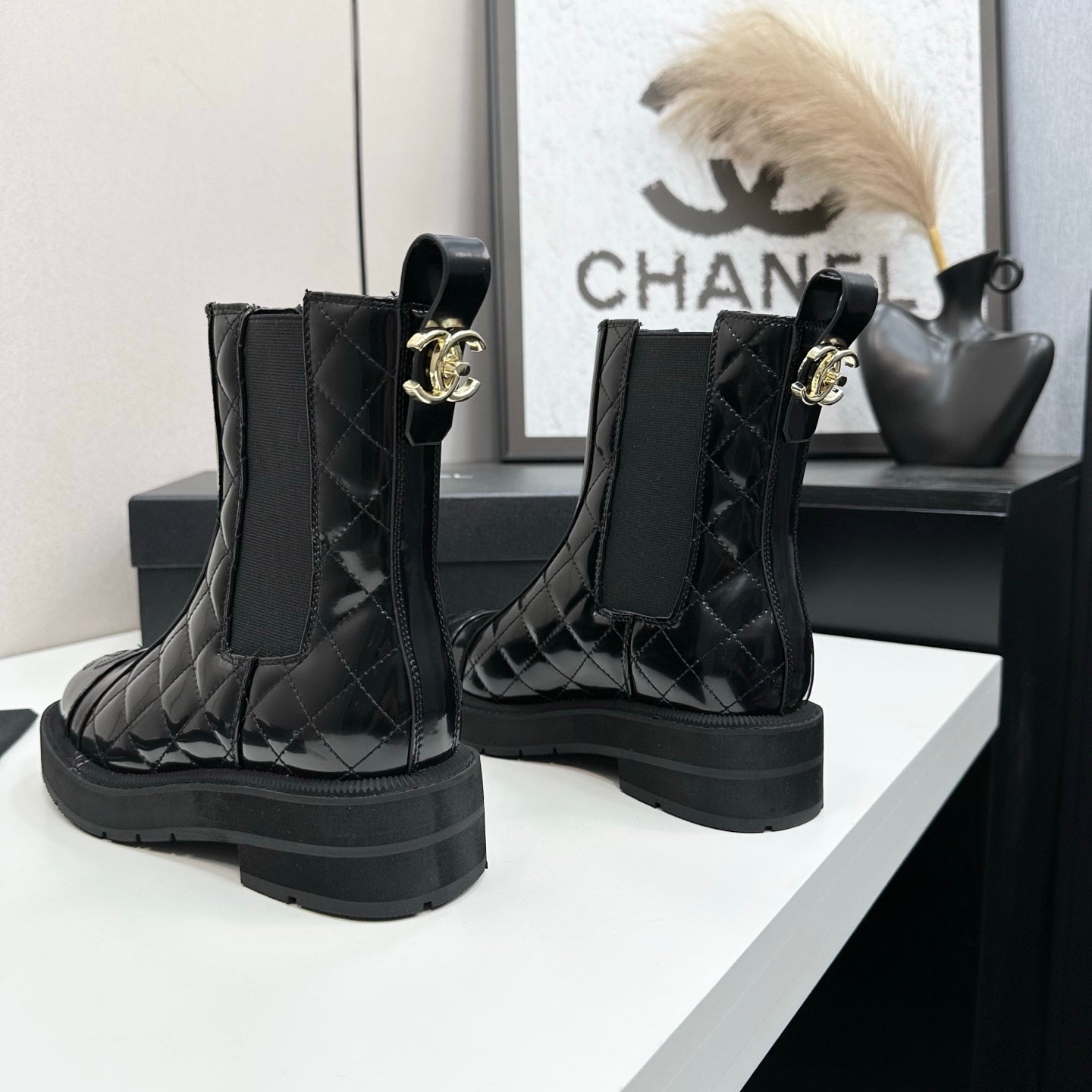 CHANEL 25S ELASTIC CHELSEA BOOTS IN BLACK GLOSSY CALFSKIN - 35