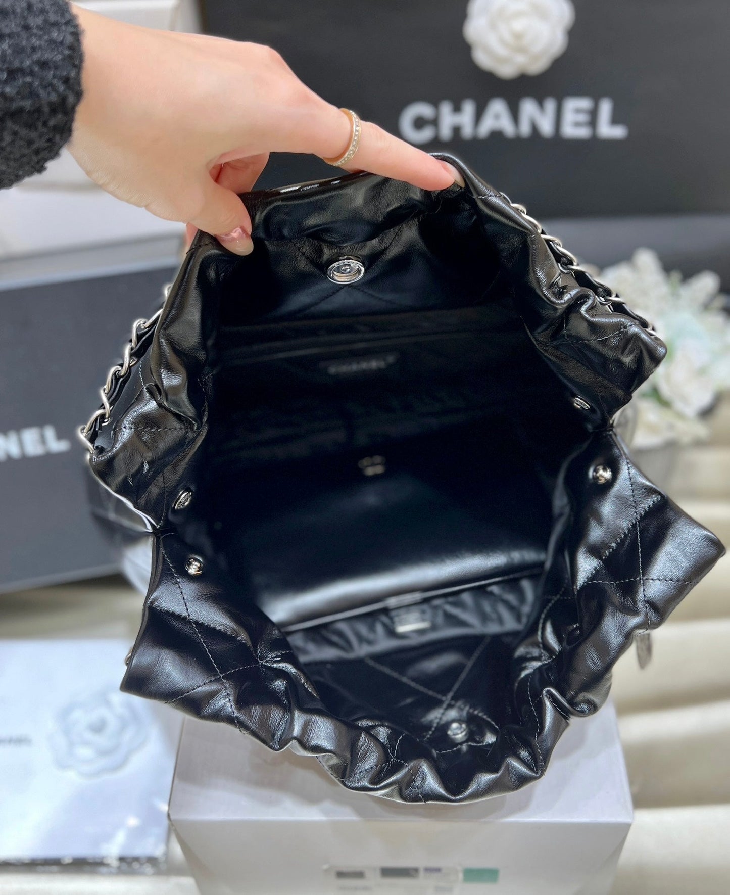CC 19 HOBO BAG 43CM BLACK GOATSKIN SILVER HARDWARE