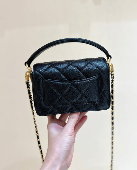 СУМКА CHANEL FLAP BAG 16 З ЧОРНОЇ ЗЕРНИСТОЇ ТЕЛЯЧОЇ ШКІРИ І ЗОЛОТОЮ ФУРНІТУРОЮ