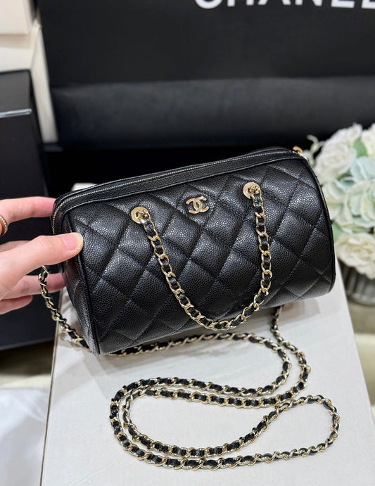 CHANEL 25S МІНІ СУМКА-БОУЛІНГ 18 З ЧОРНОЇ ТЕЛЯЧОЇ ШКІРИ ІЗ ЗОЛОТОЮ ФУРНІТУРОЮ