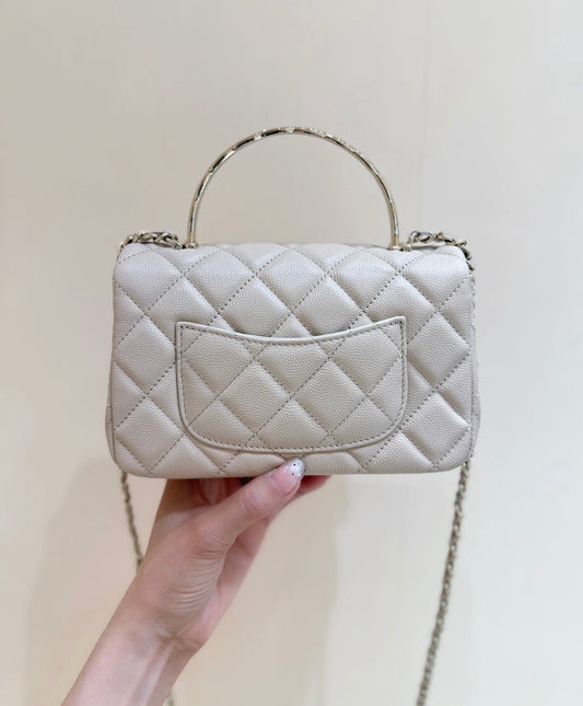 CHANEL 25S COCO CRUSH HANDLE 18 З НАТУРАЛЬНОЇ ШКІРИ ТЕЛЯТИ КОЛЬОРУ NUDE ІЗ ЗОЛОТОЮ ФУРНІТУРОЮ