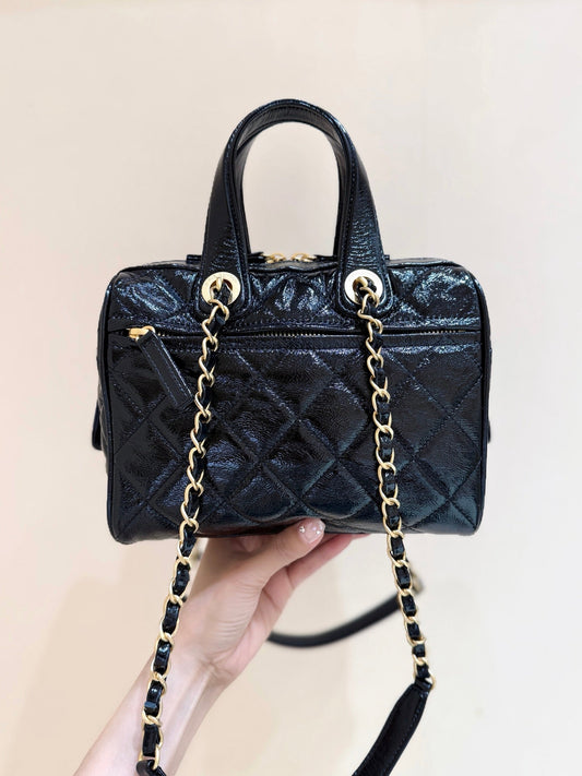 CHANEL 25S МАЛА СУМКА-БОУЛІНГ 21 З ЧОРНОЇ ТЕЛЯЧОЇ ШКІРИ ІЗ ЗОЛОТОЮ ФУРНІТУРОЮ