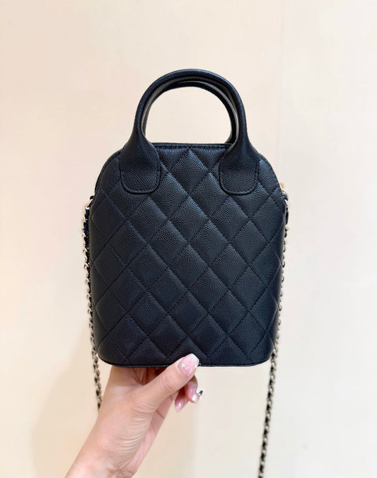 CHANEL 25S КЛАТЧ З ЛАНЦЮЖКОМ 18 З ЧОРНОЇ ТЕЛЯЧОЇ ШКІРИ З ЗОЛОТОЮ ФУРНІТУРОЮ