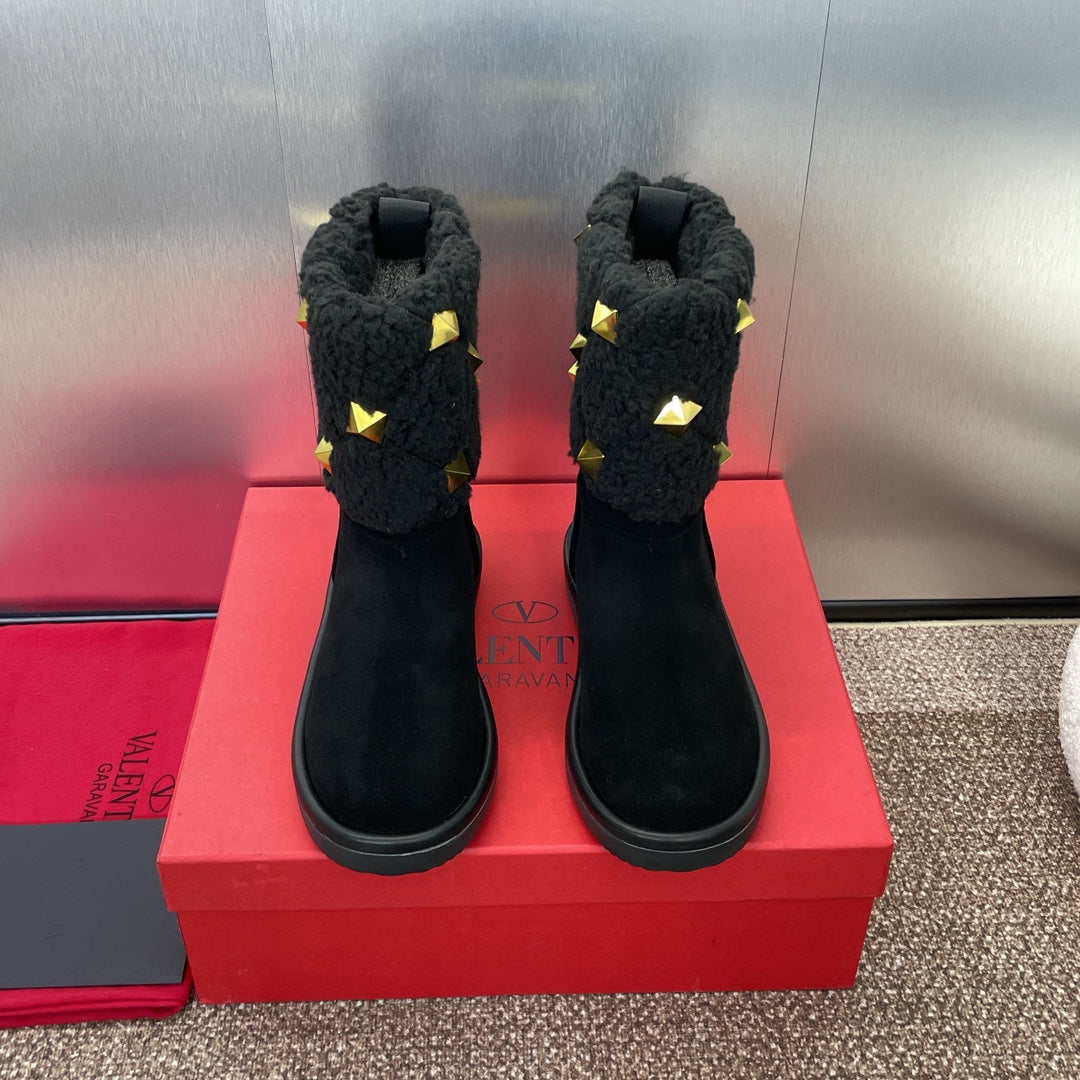 ANKLE STUDDED BOOTS IN BLACK SUEDE AND SHEARLING LINING - 35