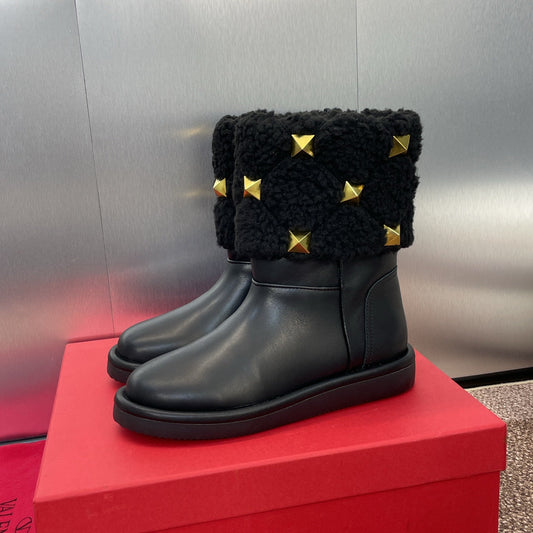 ANKLE STUDDED BOOTS IN BLACK CALFSKIN AND SHEARLING LINING - 35