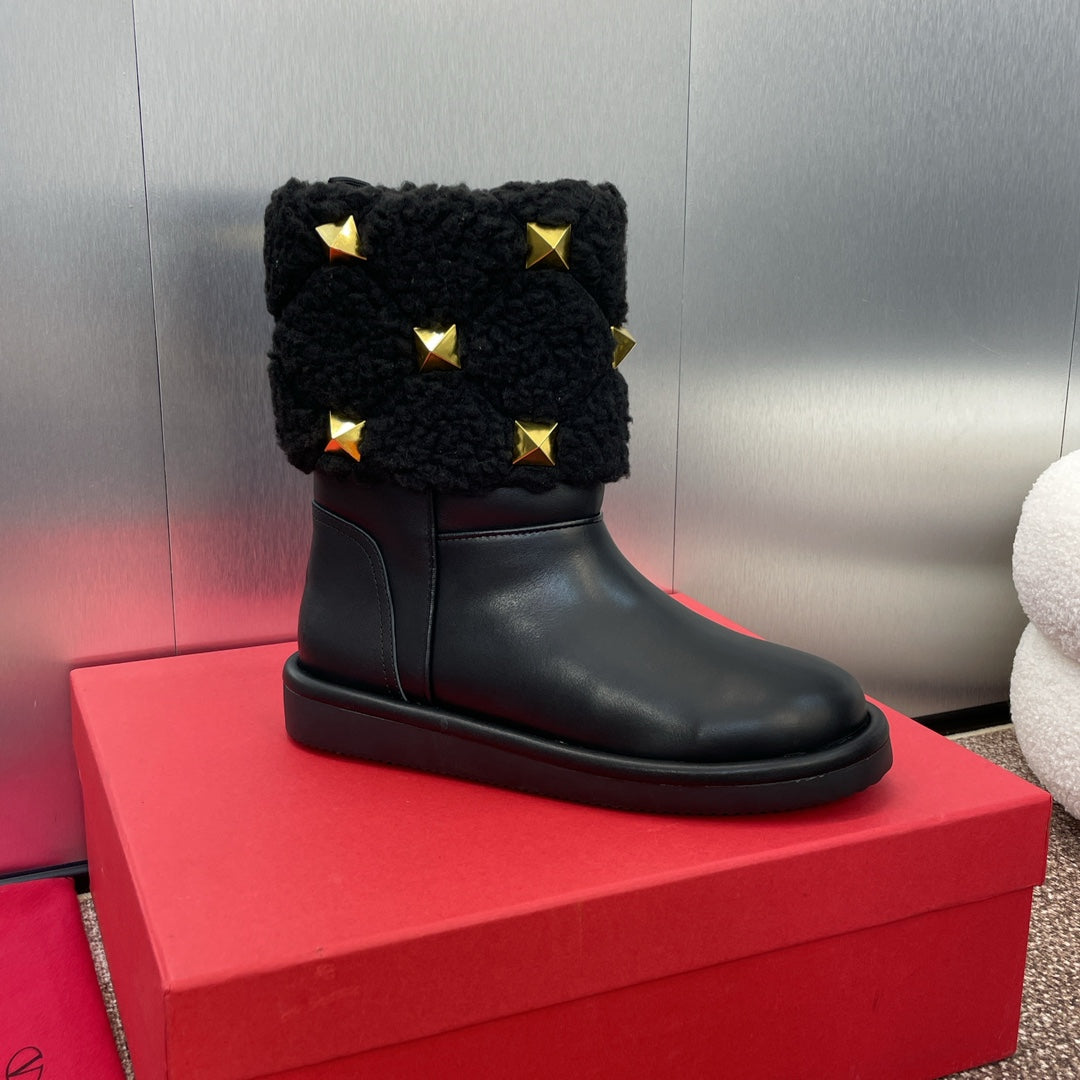 ANKLE STUDDED BOOTS IN BLACK CALFSKIN AND SHEARLING LINING - 35