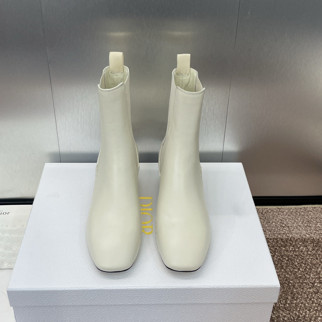 DIOR 25S ANKLE BOOT IN WHITE CALFSKIN - 34
