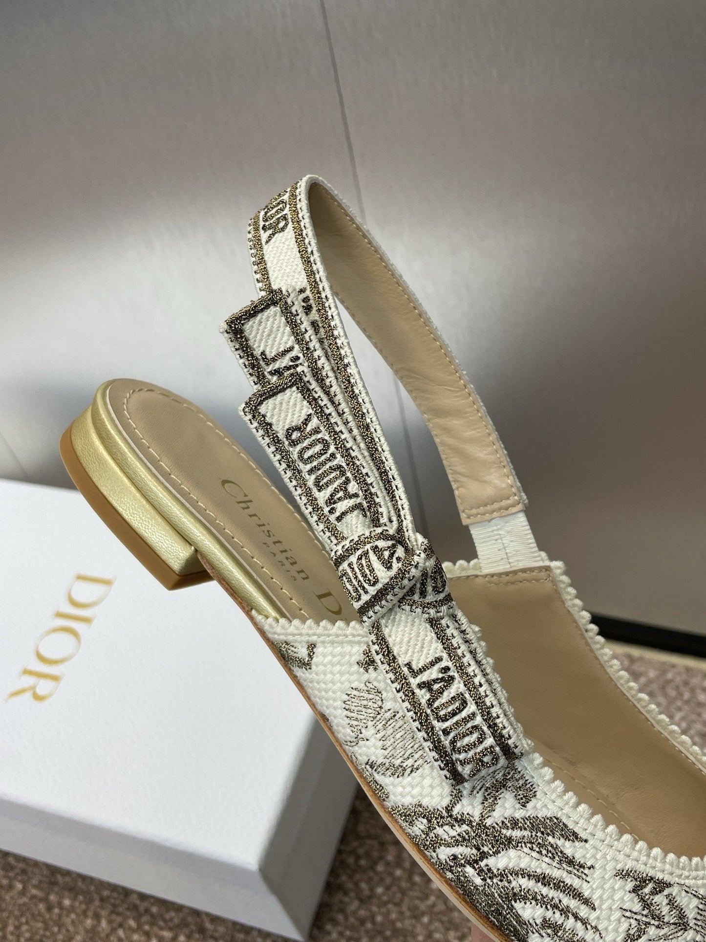 J'ADIOR SLINGBACK PUMP WHITE AND GOLD-TONE MILLEFIORI JACQUARD - 33