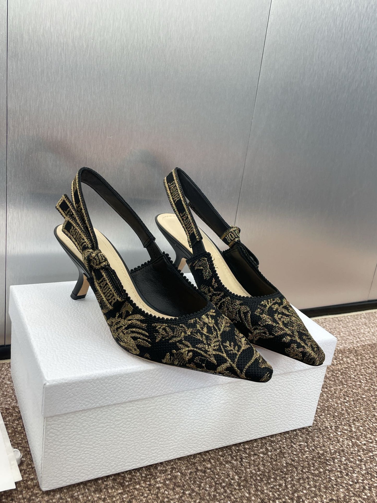 J'ADIOR HIGH SLINGBACK PUMP BLACK AND GOLD-TONE MILLEFIORI JACQUARD 65 MM - 33