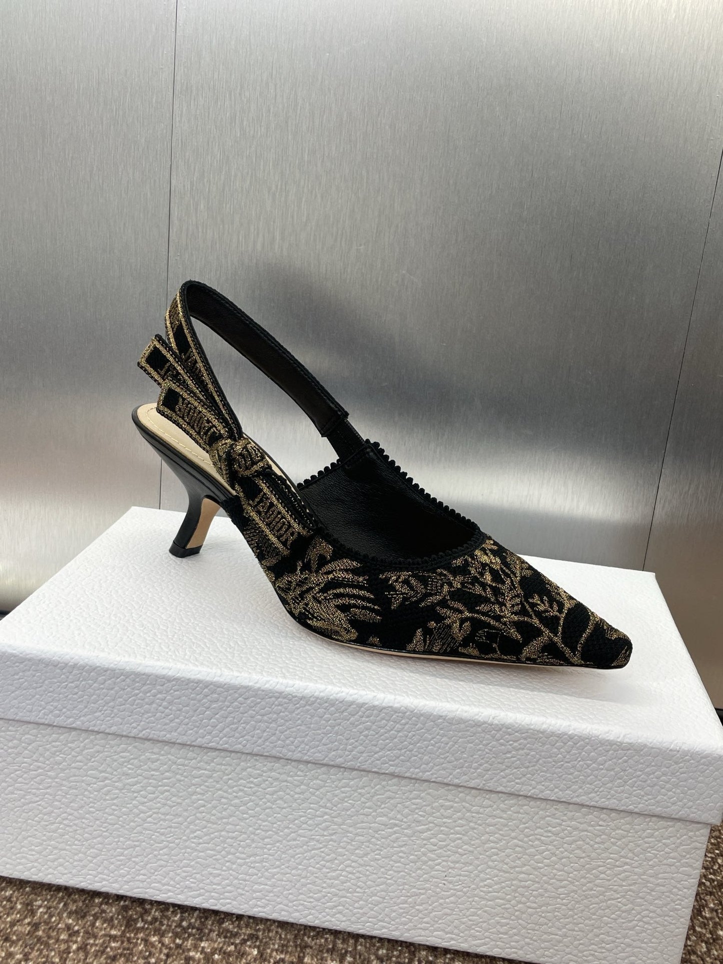 J'ADIOR HIGH SLINGBACK PUMP BLACK AND GOLD-TONE MILLEFIORI JACQUARD 65 MM - 33