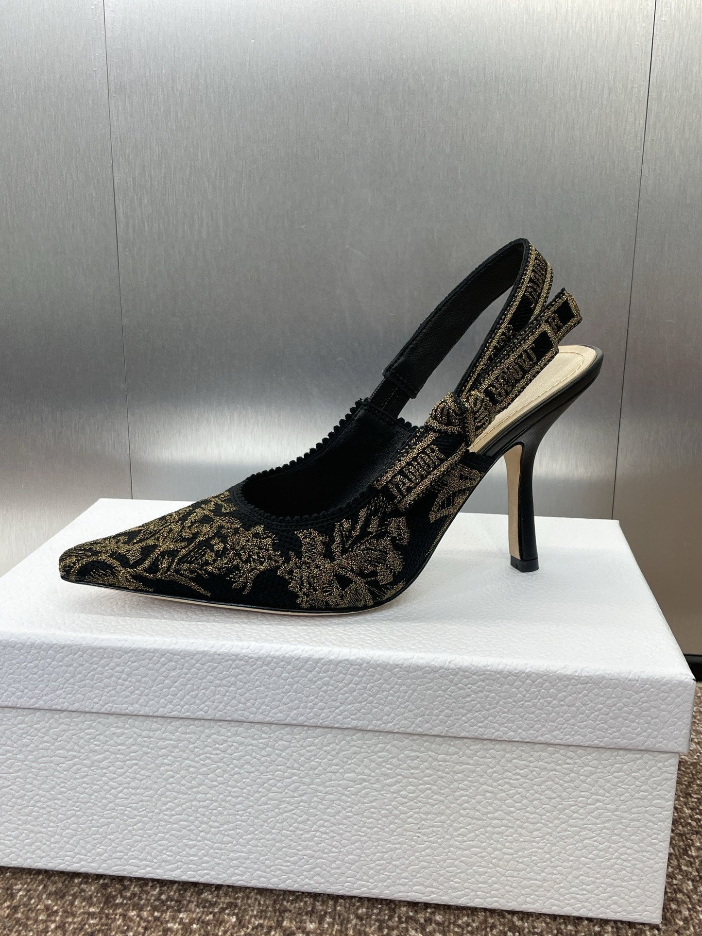 J'ADIOR HIGH SLINGBACK PUMP BLACK AND GOLD-TONE MILLEFIORI JACQUARD 95 MM - 33