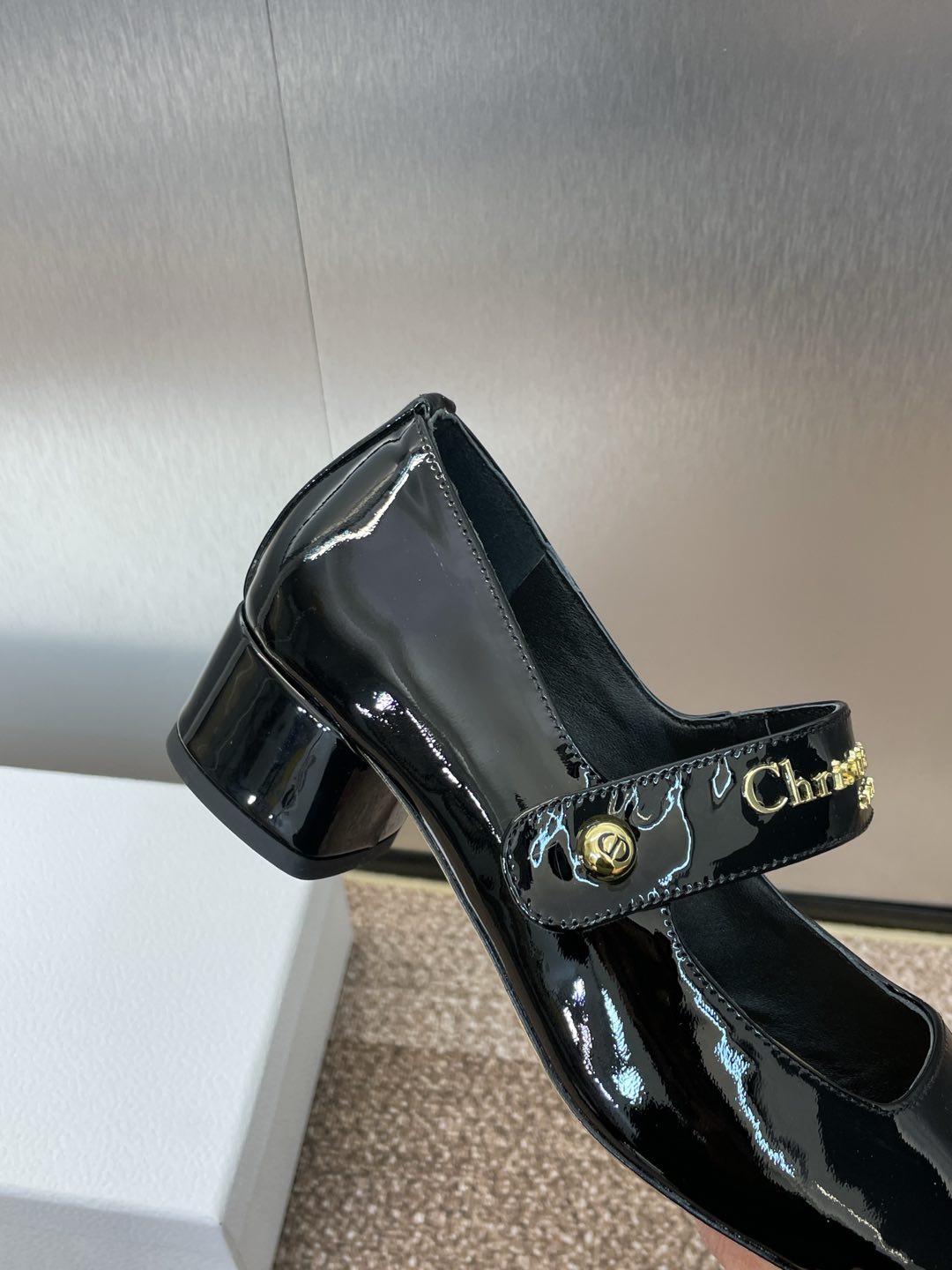 MEDIUM 35 MM HEEL PUMP IN BLACK PATENT CALFSKIN - 34
