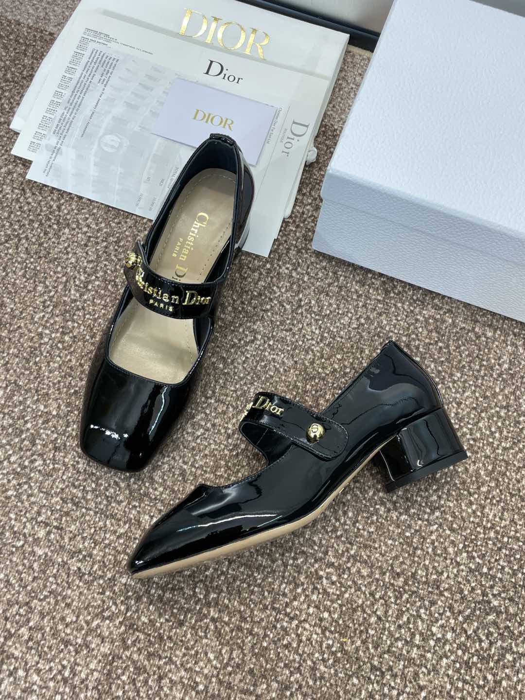 MEDIUM 35 MM HEEL PUMP IN BLACK PATENT CALFSKIN - 34