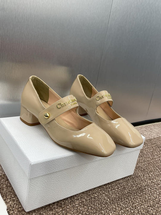 MEDIUM 35 MM HEEL PUMP IN CAMEL BEIGE PATENT CALFSKIN - 34
