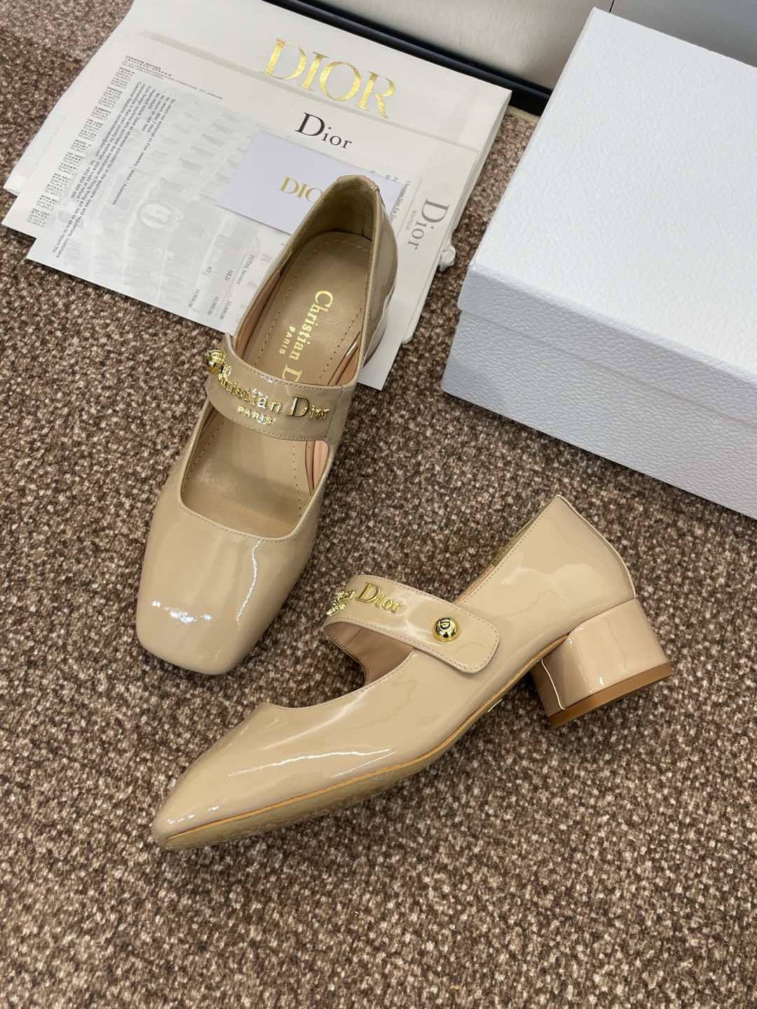 MEDIUM 35 MM HEEL PUMP IN CAMEL BEIGE PATENT CALFSKIN - 34