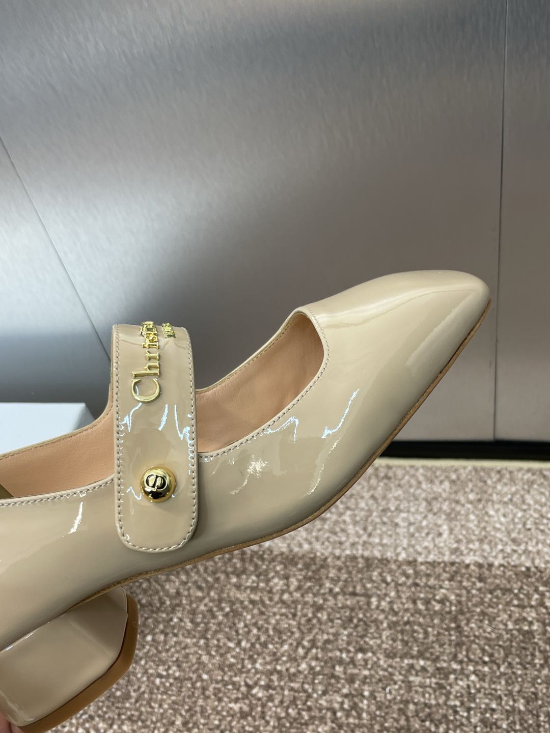 MEDIUM 35 MM HEEL PUMP IN CAMEL BEIGE PATENT CALFSKIN - 34