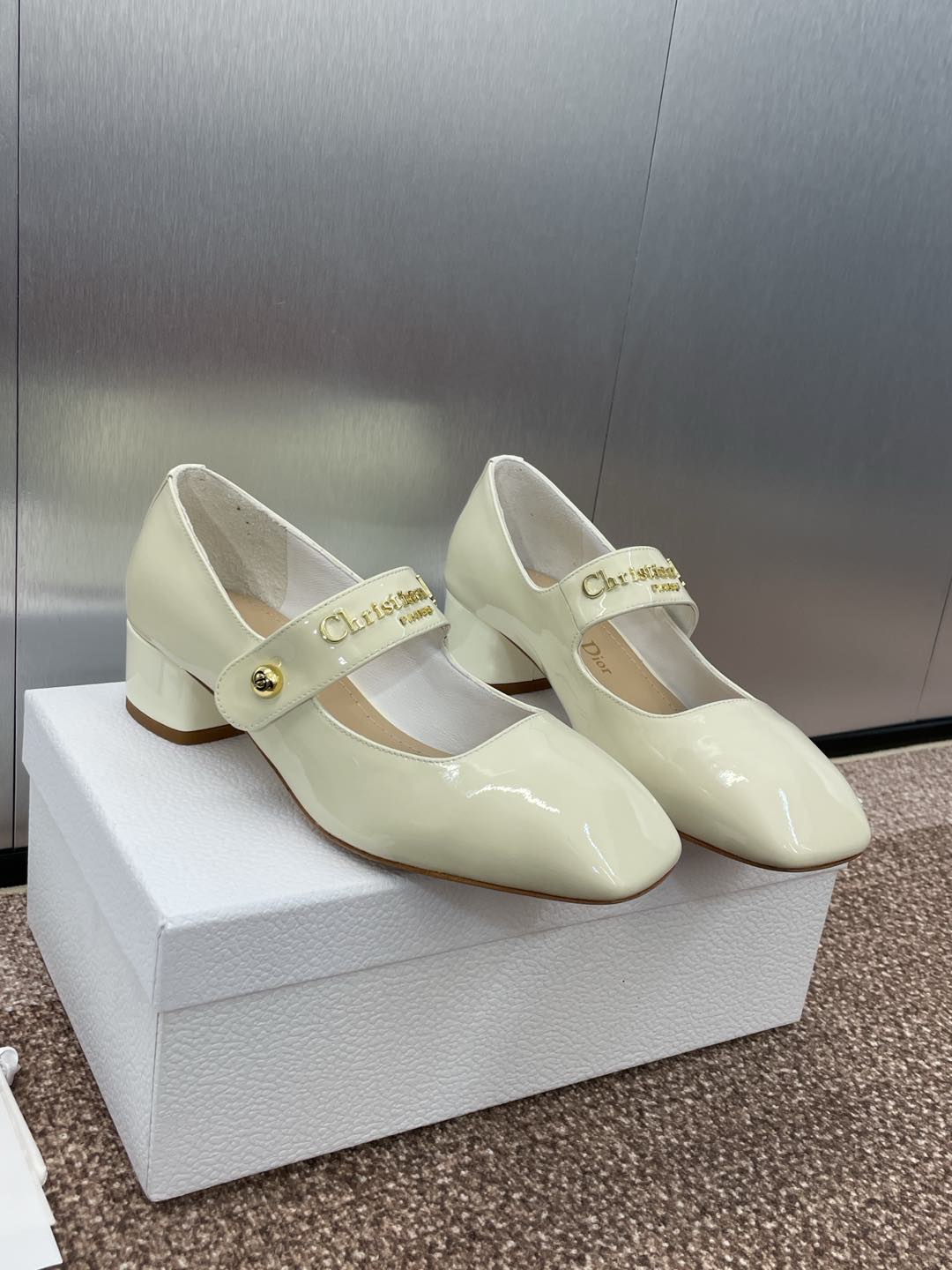 MEDIUM 35 MM HEEL PUMP IN WHITE PATENT CALFSKIN - 34